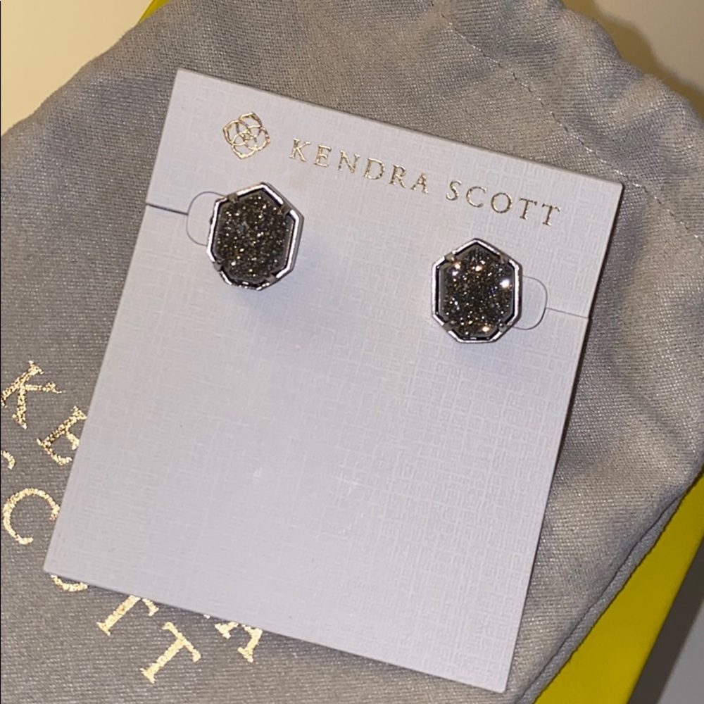 Kendra Scott Taylor earrings